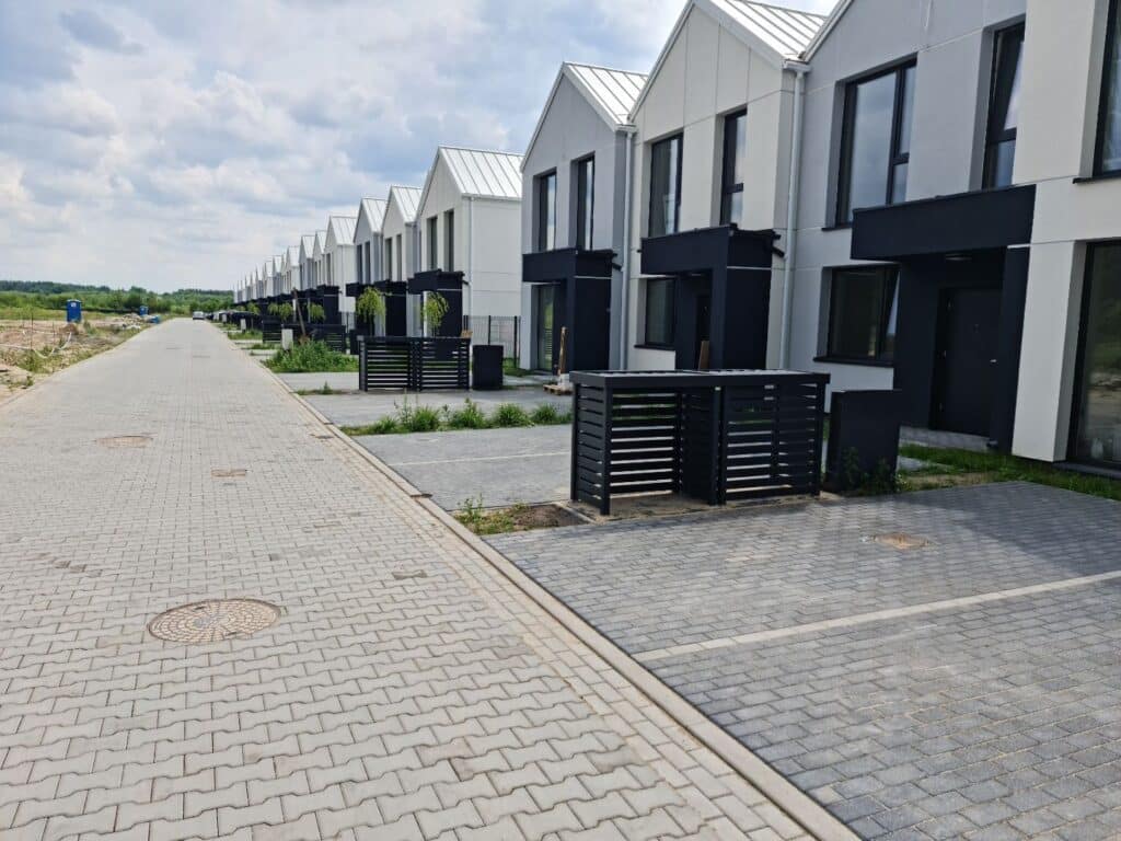 Wiaty śmietnikowe na osiedlu Chojnów Park JDM Deweloper Budstal